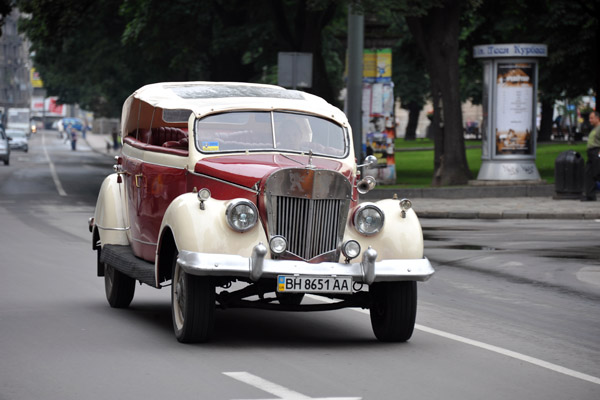 Classic car in Lviv with what looks like the Peugeot lion (BH 8651 AA)