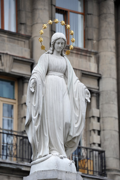 Statue of the Blessed Virgin Mary, Miskevycha Square