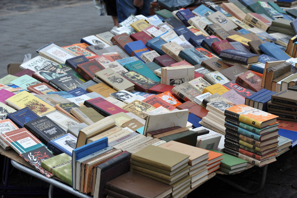 Sidewalk book sale, Muzeina Square, Lviv