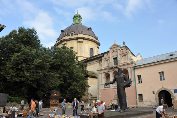 Bloshynyy Knyzhkovyy Market, Lviv