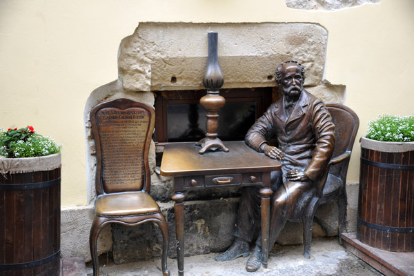 Monument to the Kerosenen Lamp invented in Lviv in 1853, Armenian Street