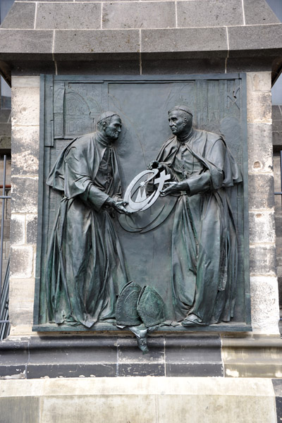 Relief sculpture - Cologne Cathedral