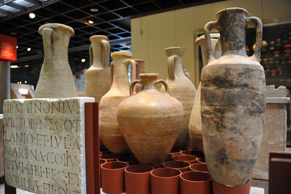 Large pottery vessels, Rmisch-Germanisches Museum