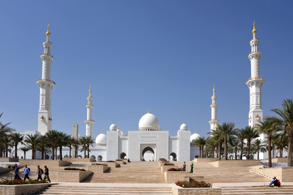 Sheikh Zayed Mosque, on the western end of Abu Dhabi IslandAbu Dhabi