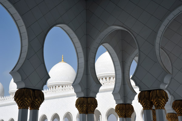 Inside the arcade, Sheikh Zayed Mosque