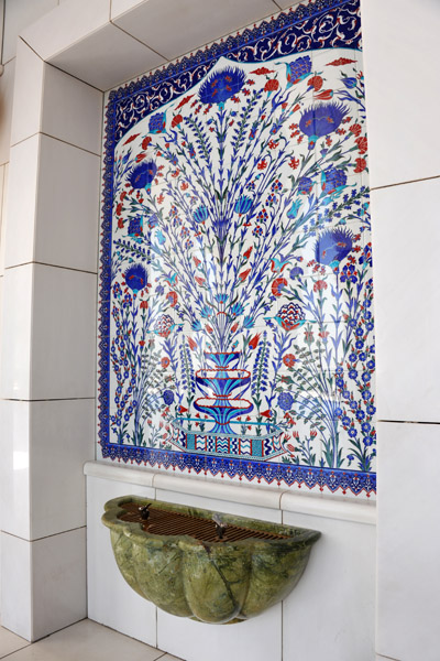 Tile work of the Sheikh Zayed Mosque