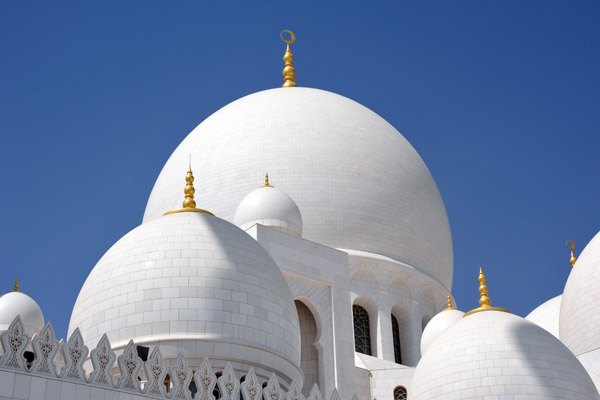 Main domes of the prayer hall, Sheikh Zayed Mosque