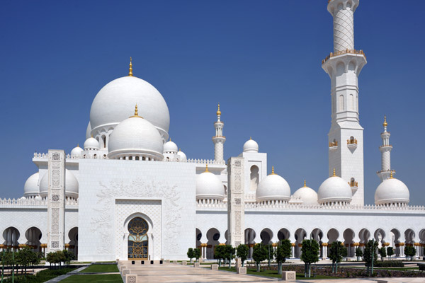 View of the Sheikh Zayed Mosque from the south