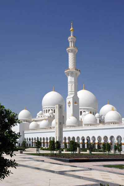 Sheikh Zayed Mosque - southwest minaret