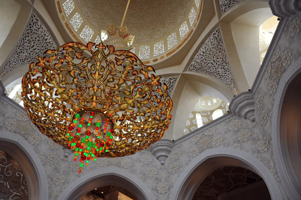 The main chandelier has diameter of 10m, a height of 15m and seems to use LED lighting