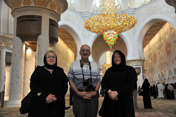 This, they say, is an acceptable family photo at the Sheikh Zayed Mosque