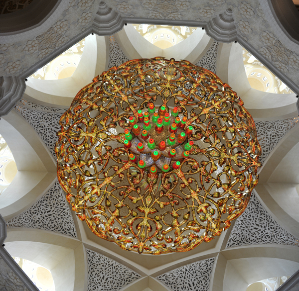 Main chandelier of the Sheikh Zayed Mosque