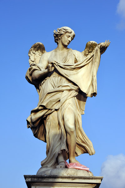 Angel with Veronica's Veil by Cosimo Fancelli (†1688)