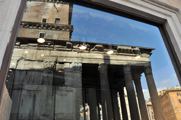 Portico of the Pantheon reflected in a boutique window