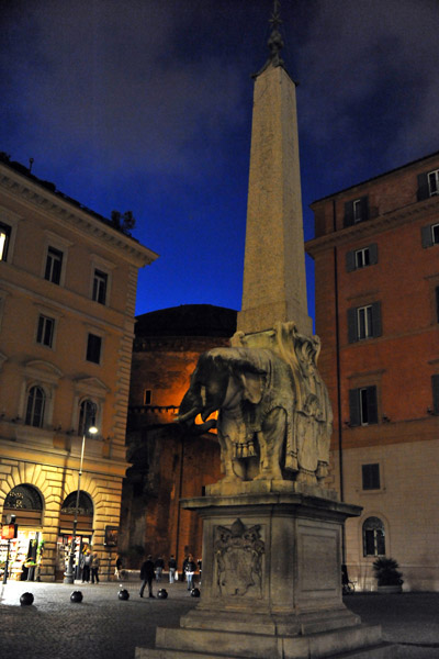 Piazza della Minerva, night