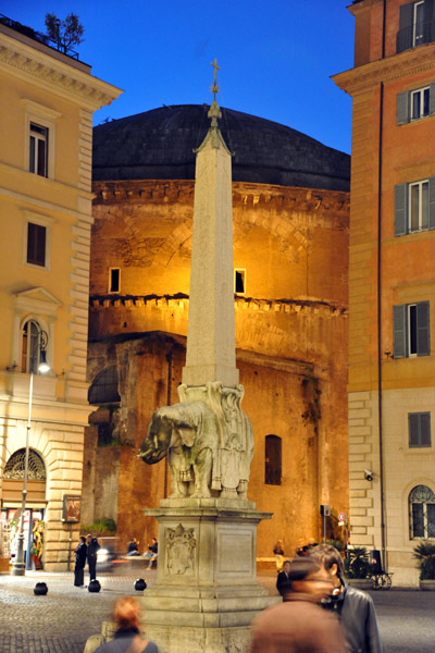 Piazza della Minerva, night