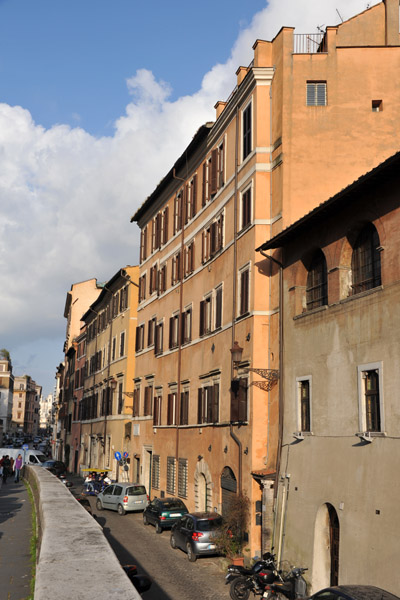 Via di Monte Brianzo goes all the way to the Spanish steps from Ponte Umberto I 