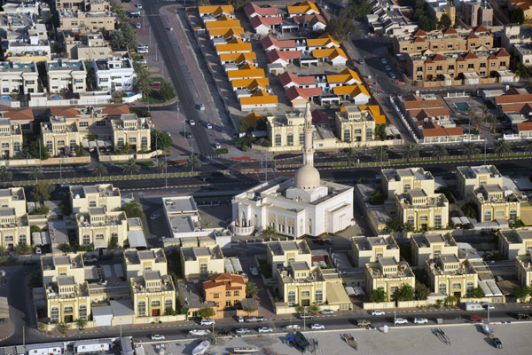 One of the many mosques along Beach Road, Jumeirah