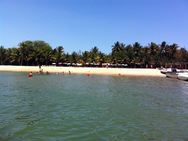 One of the bay side beach clubs on Ilha do Mussulo