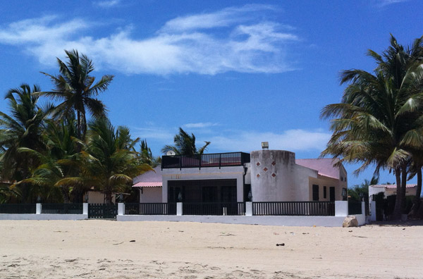 Beachside villa, Ilha do Mussulo