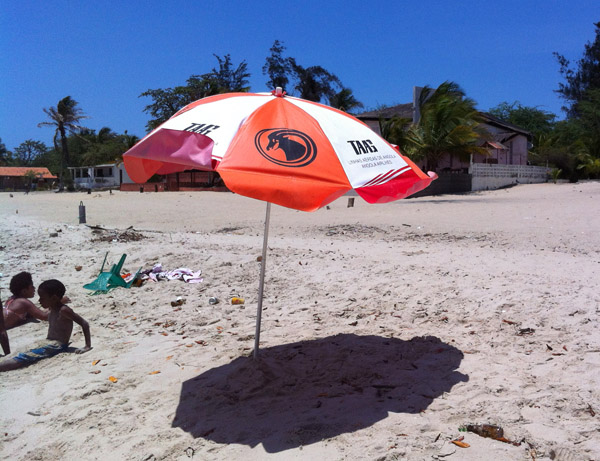 TAAG Beach Umbrella, Ilha do Mussulo