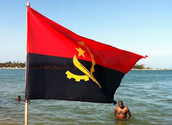 Angolan flag, Ilha do Mussulo