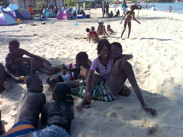 Angolans enjoying Ilha do Mussulo