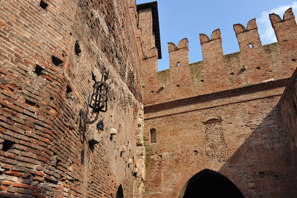Castelvecchio - bridge gate