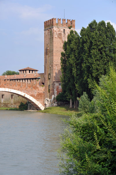 Castelvecchio, Adige River