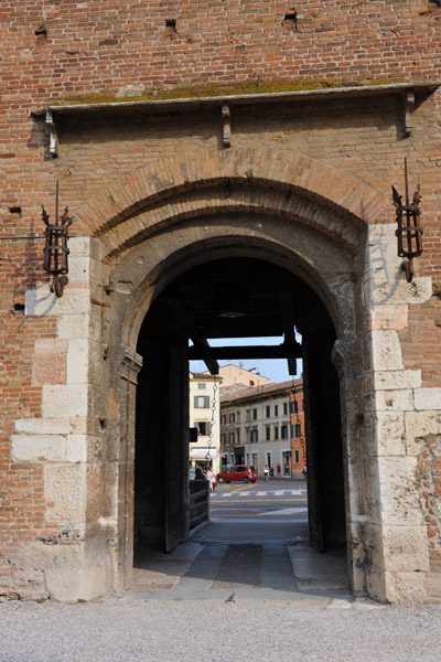 Main gate, Castelvecchio