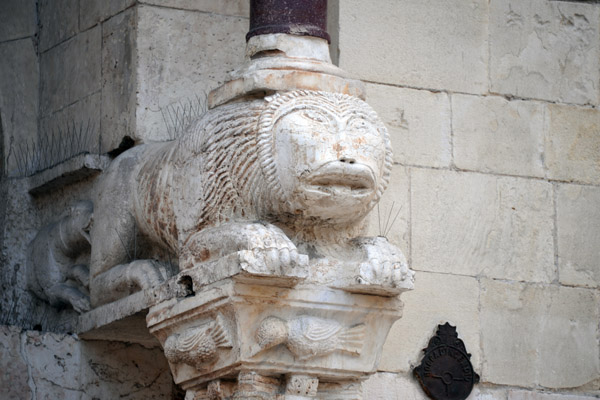 Duomo di Verona - 12th C. lion sculpture