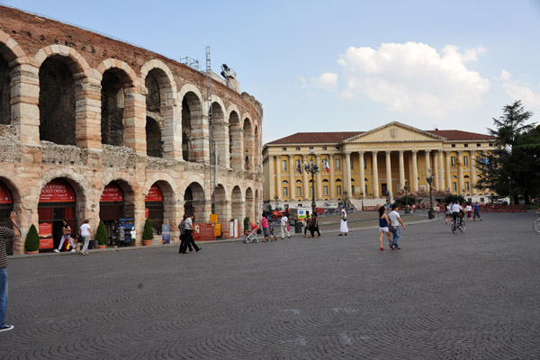 Arena di Verona, Piazza Br, Palazzo Barbieri