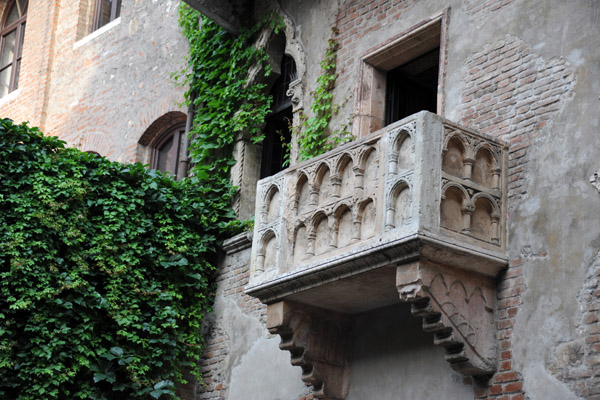This is the house traditionally believed to be that of the Capulets, made famous by Romeo & Juliet