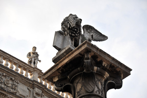 Venetian column (1523), Piazza della Erbe