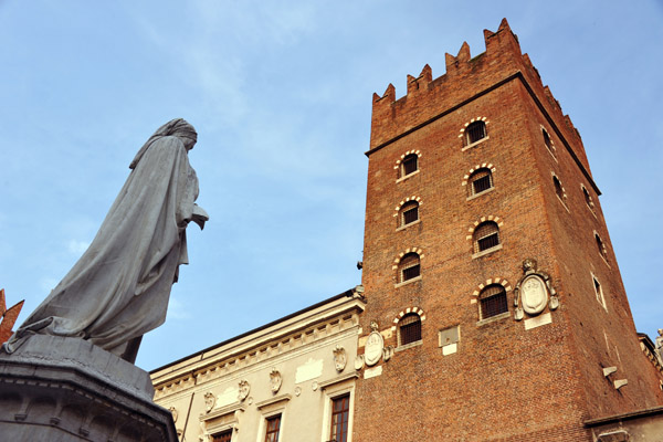 Dante statue and the tower of the Palazzo di Cansignorio (Palazzo del Tribunale)