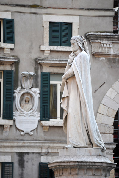 Monument to Dante, Piazza dei Signori
