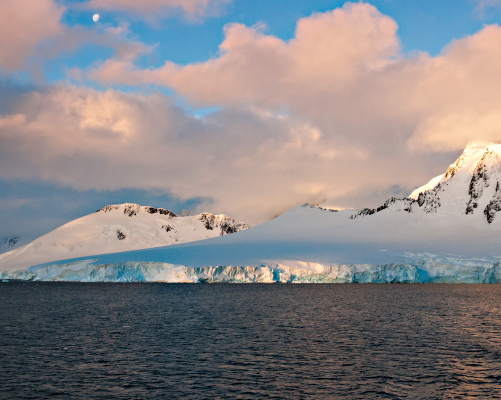 Sunset/Port Lockroy (Antartica)
