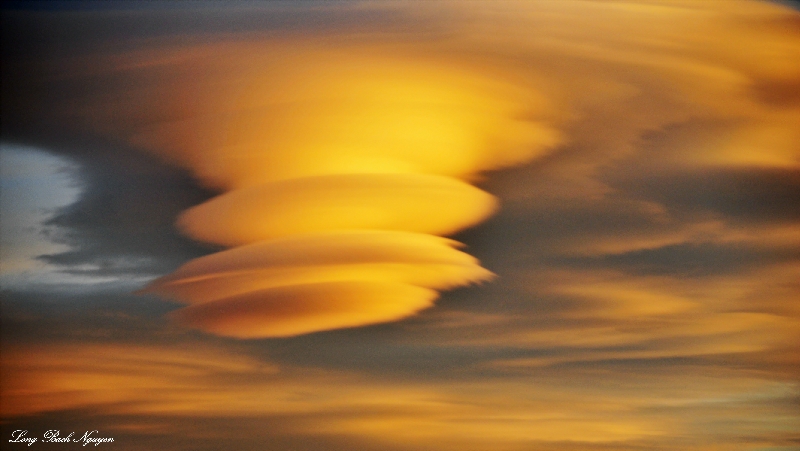 layers on standing lenticular  east of Mt Rainier