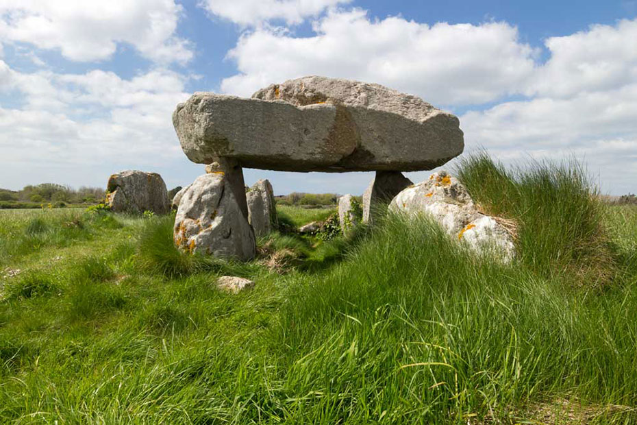 IMG_6084.jpg Tombe  couloir en T de Kerugou - Plomelin Brittany France -  A Santillo 2014