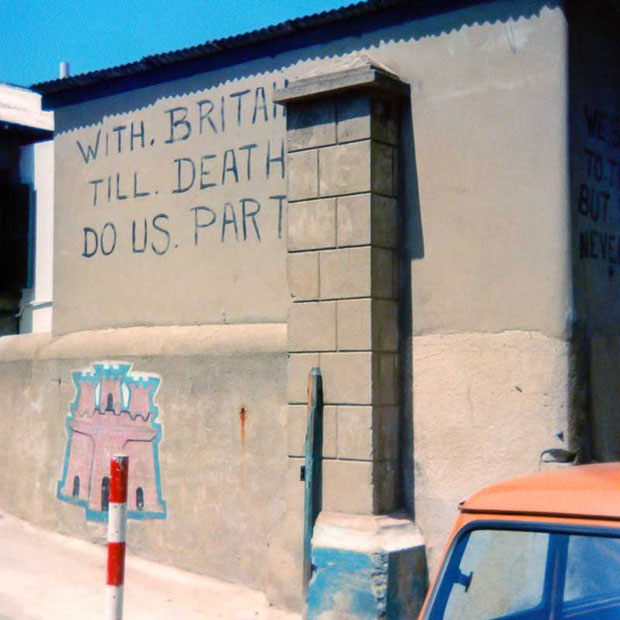 Gibraltar_02.jpg Political graffiti on houses - Gibraltar -  A Santillo 1979