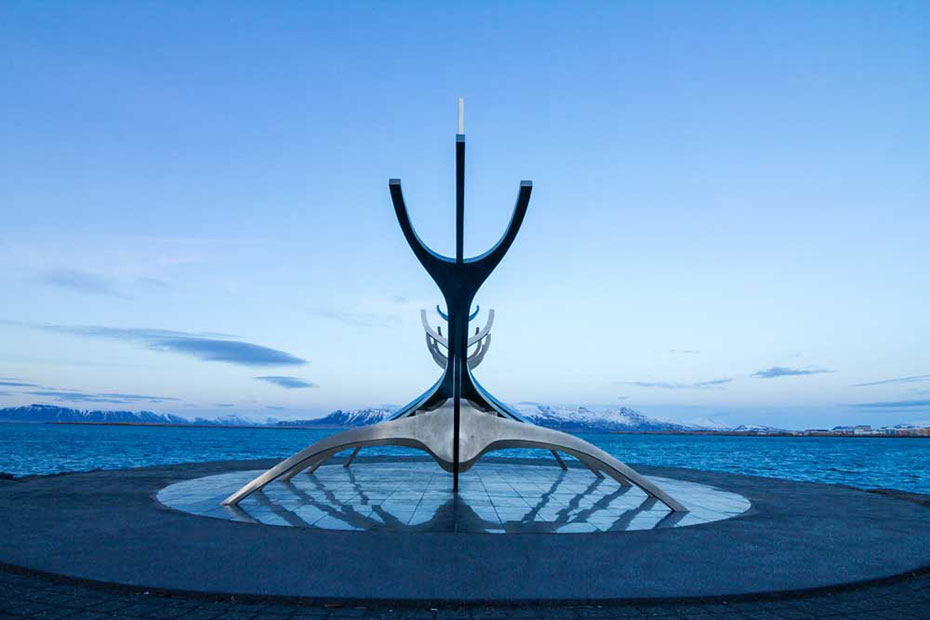 IMG_5244.jpg Sun Voyager (Icelandic: Slfar) sculpture by Jn Gunnar rnason, Reykjavik -  A Santillo 2014