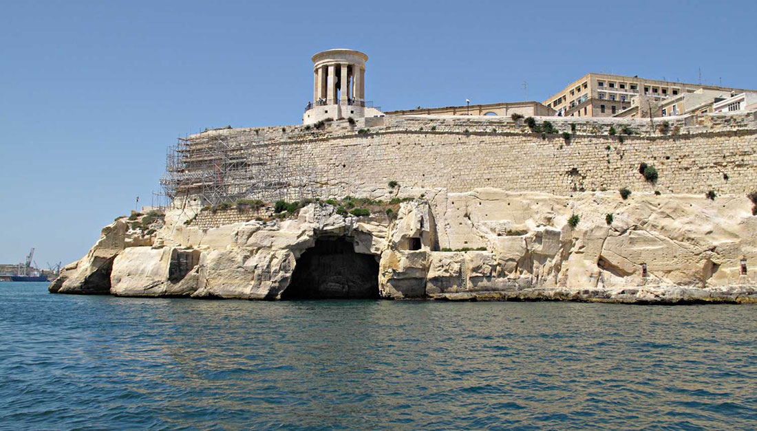 G10_0043A.jpg The Siege Bell and the Lower Barrakka Gardens - Grand Harbour, Valletta -  A Santillo 2009