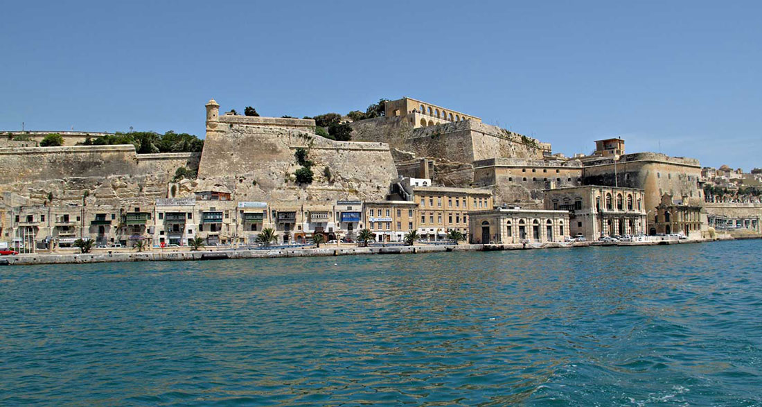 G10_0048A.jpg Lascaris Wharf, The Upper Barrakka Gardens and Fort Lascaris - Grand Harbour, Valletta -  A Santillo 2009