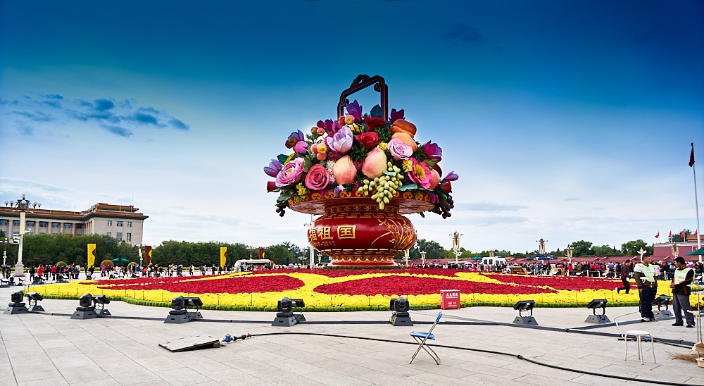 Tiananmen square. Chinese unity flowers: unity or else.