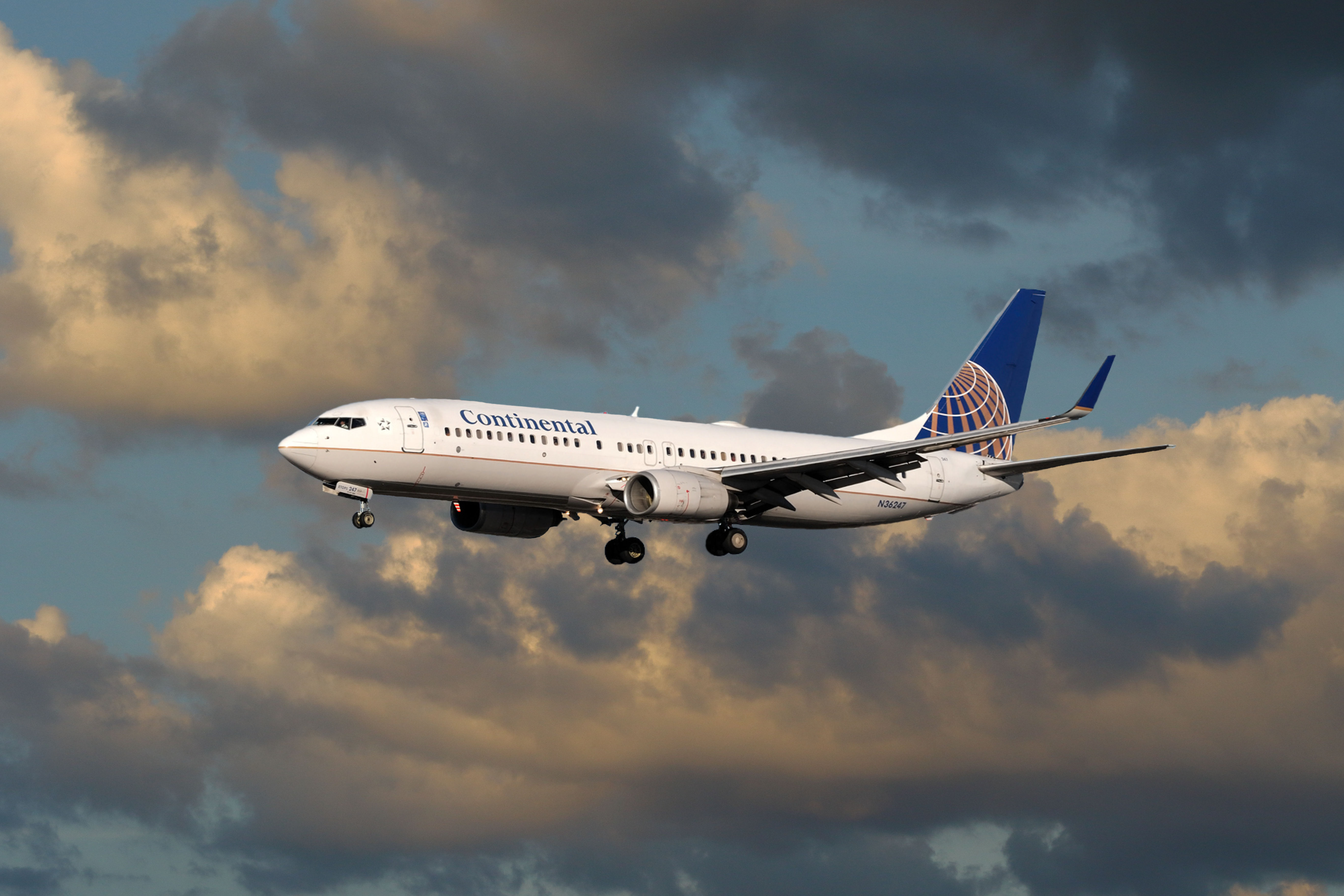 CAL 737 Approach With Storm Clouds 2.jpg
