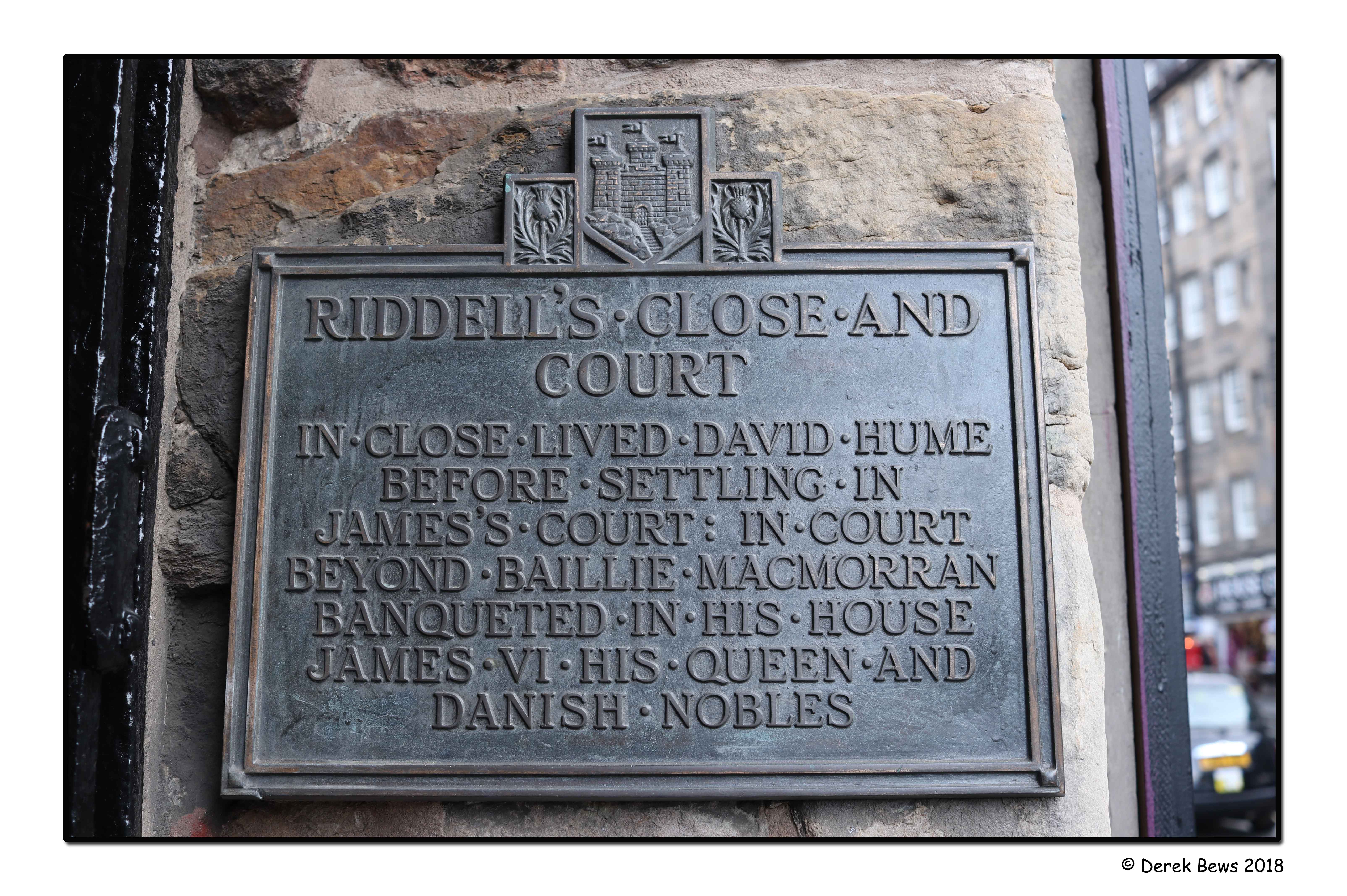 Riddells Close & Court