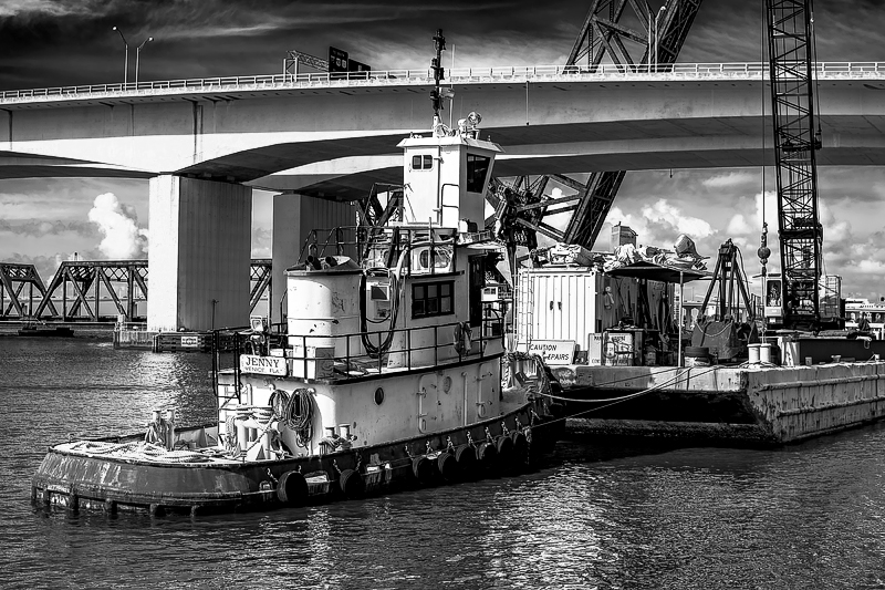 Tug and Barge at the Acosta Bridge.jpg