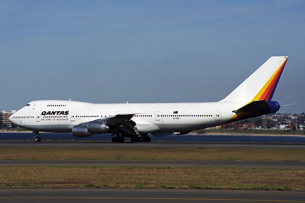 AIR PACIFIC QANTAS BOEING 747 200 SYD RF 1495 19.jpg