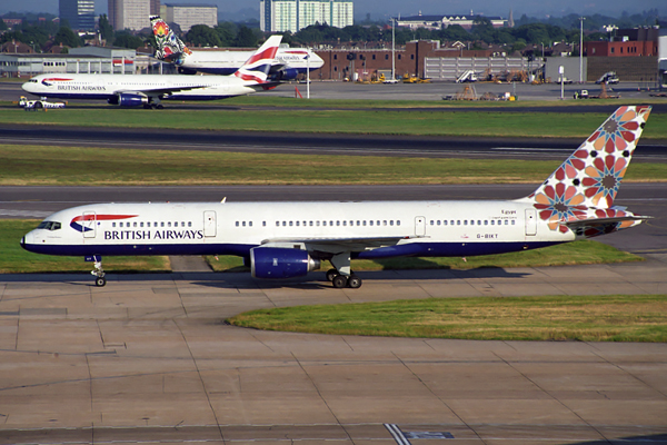 BRITISH AIRWAYS BOEING 757 200 LHR RF 1535 18.jpg