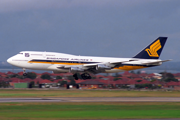 SINGAPORE AIRLINES BOEING 747 300 SYD RF 095 21.jpg